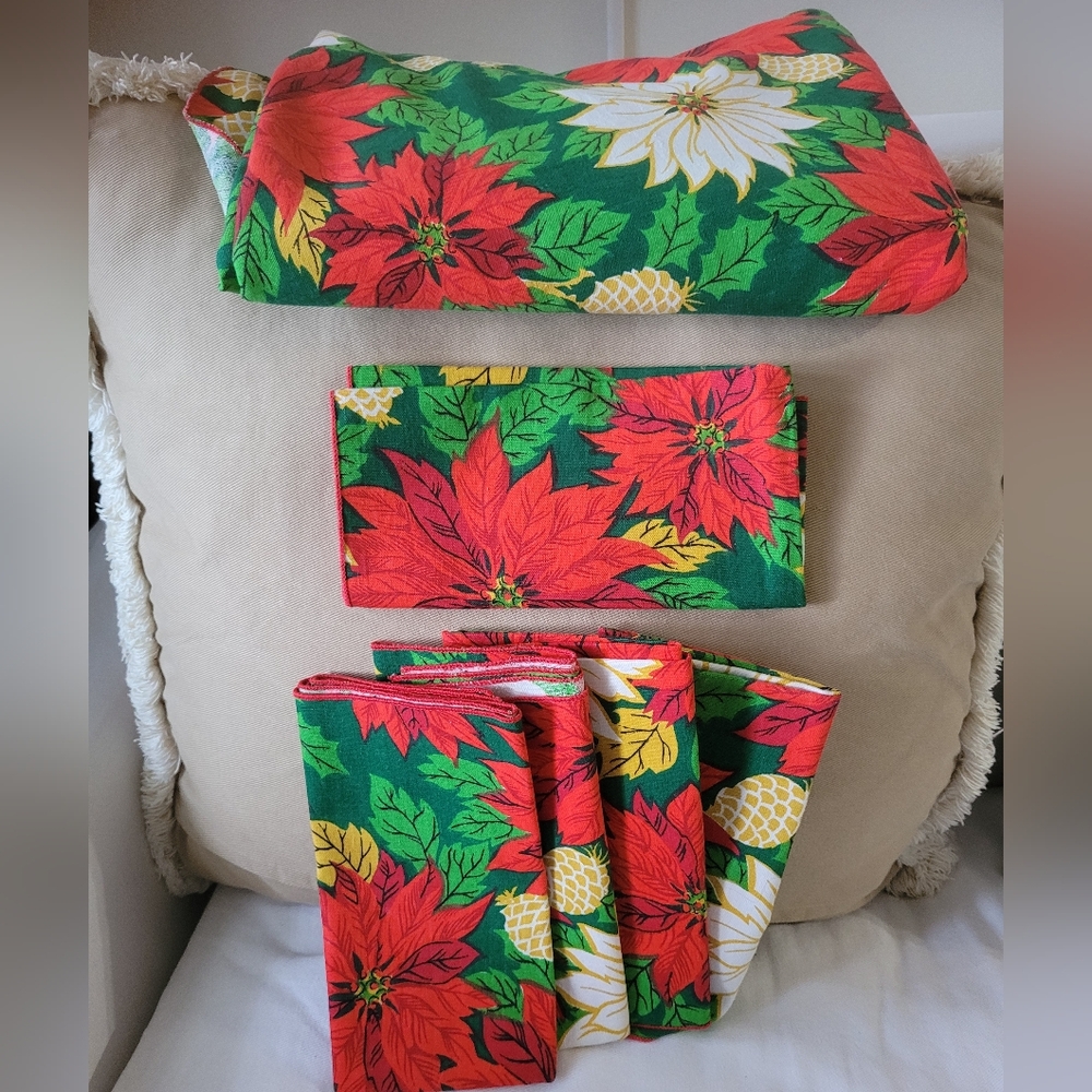 Festive Poinsettia Tablecloth and Napkins Cotton Oval 88x62